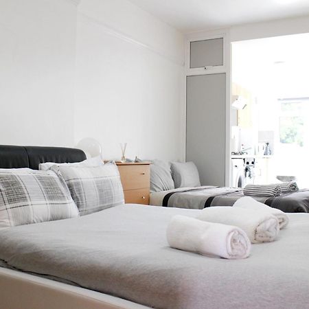 Large Studio Garden Flat On Golders Green Road Лондон Экстерьер фото