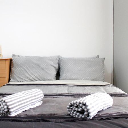 Large Studio Garden Flat On Golders Green Road Лондон Экстерьер фото