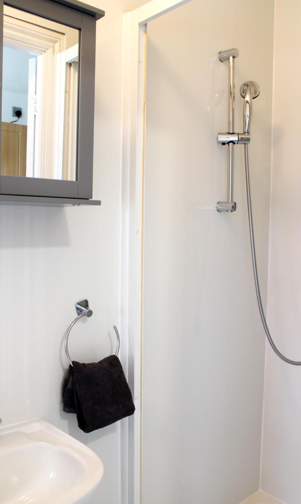 Large Studio Garden Flat On Golders Green Road Лондон Экстерьер фото