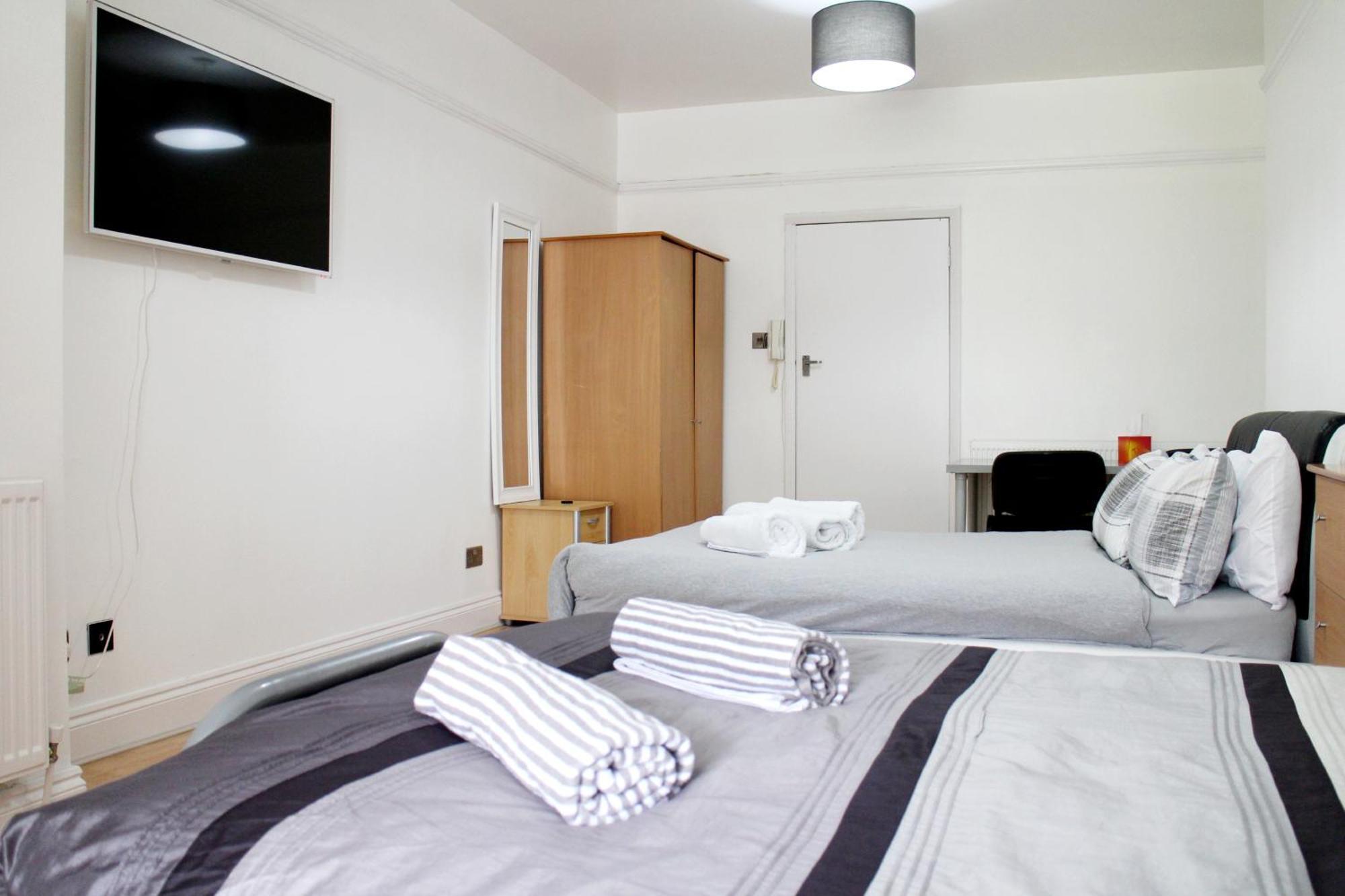 Large Studio Garden Flat On Golders Green Road Лондон Экстерьер фото