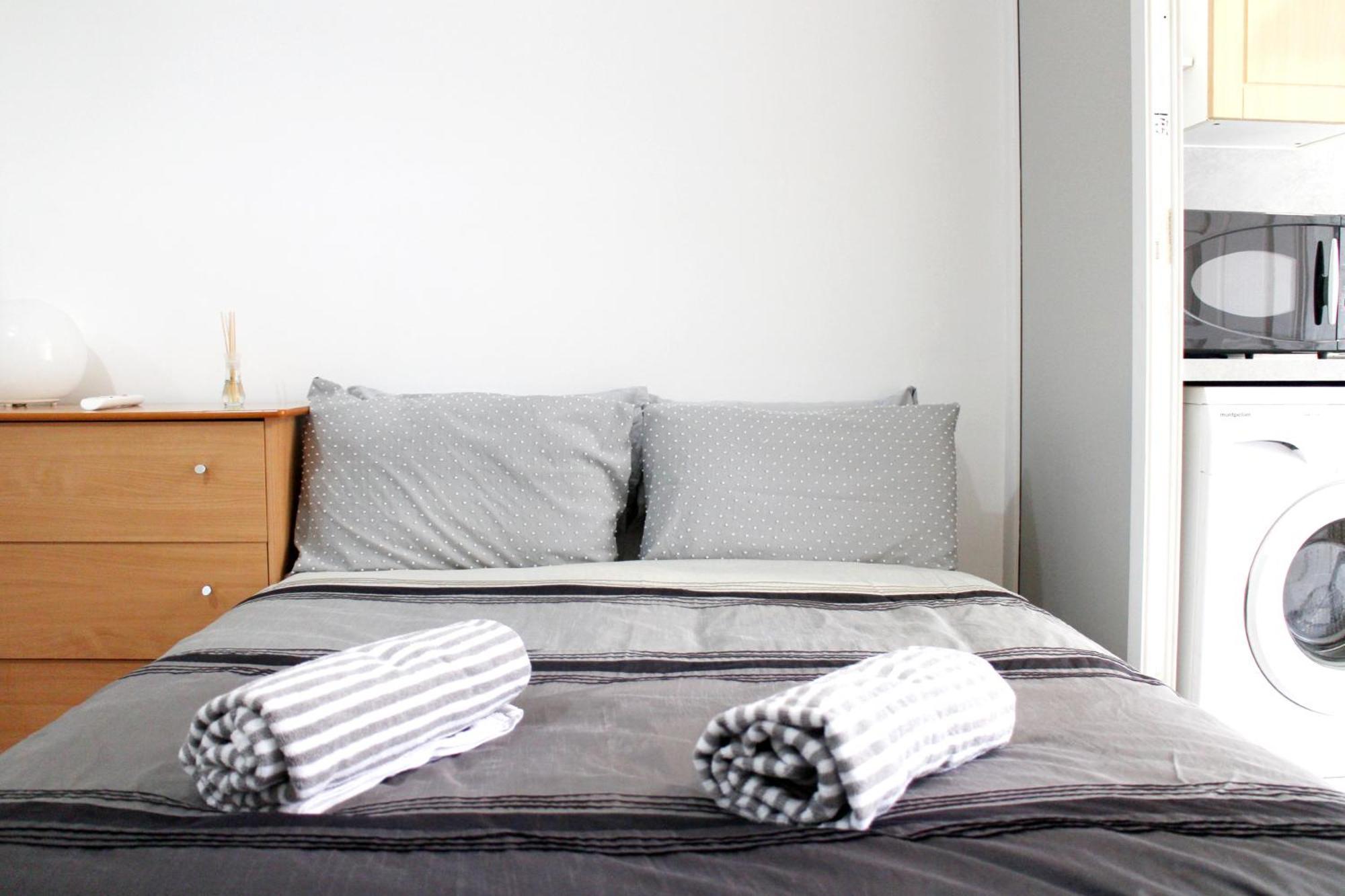 Large Studio Garden Flat On Golders Green Road Лондон Экстерьер фото