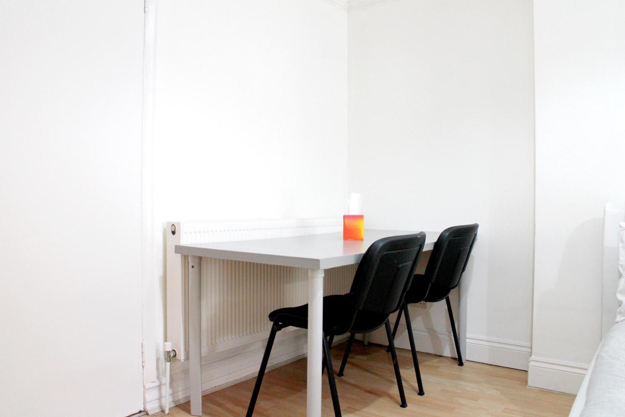 Large Studio Garden Flat On Golders Green Road Лондон Экстерьер фото